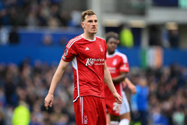 而他效力過 而他效力過