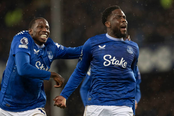 師以其卓越 師以其卓越