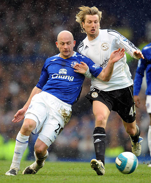 危机期间 危机期间